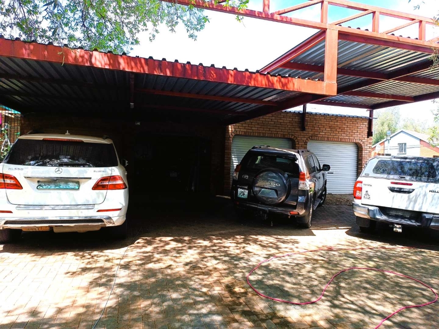 4 Bedroom Property for Sale in Langenhovenpark Free State